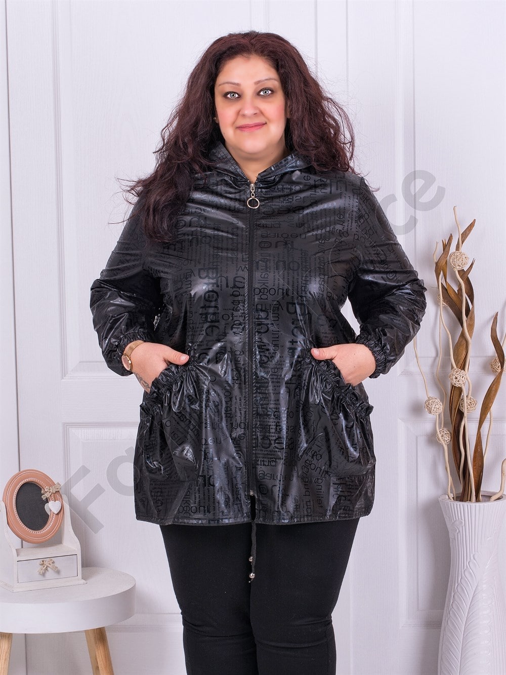 Plus size καπαρντίνα σε μαύρο με επιγραφές-κωδ 1306-3