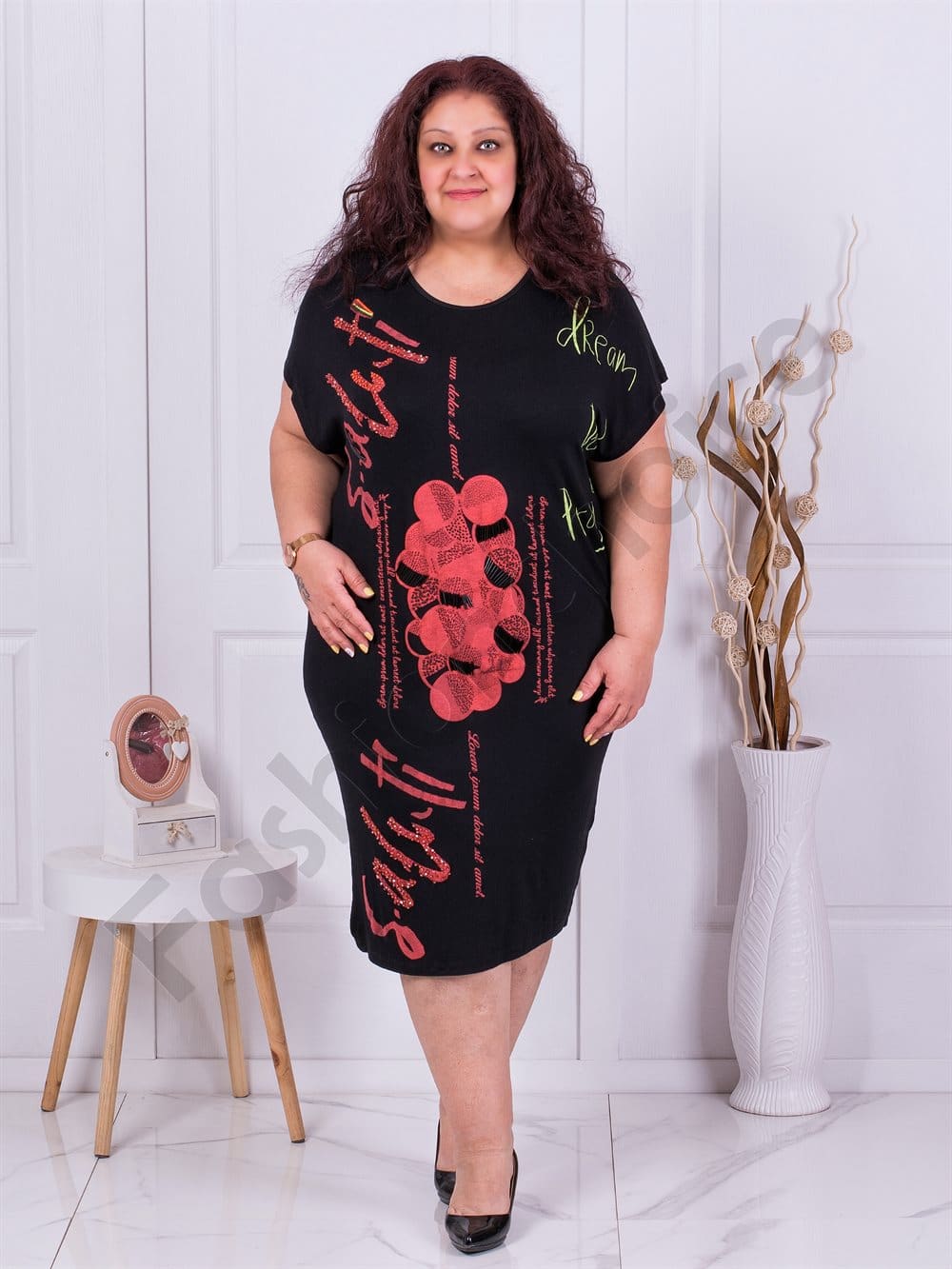 Plus size φόρεμα μαύρο με κόκκινα σχέδια-κωδ 4120