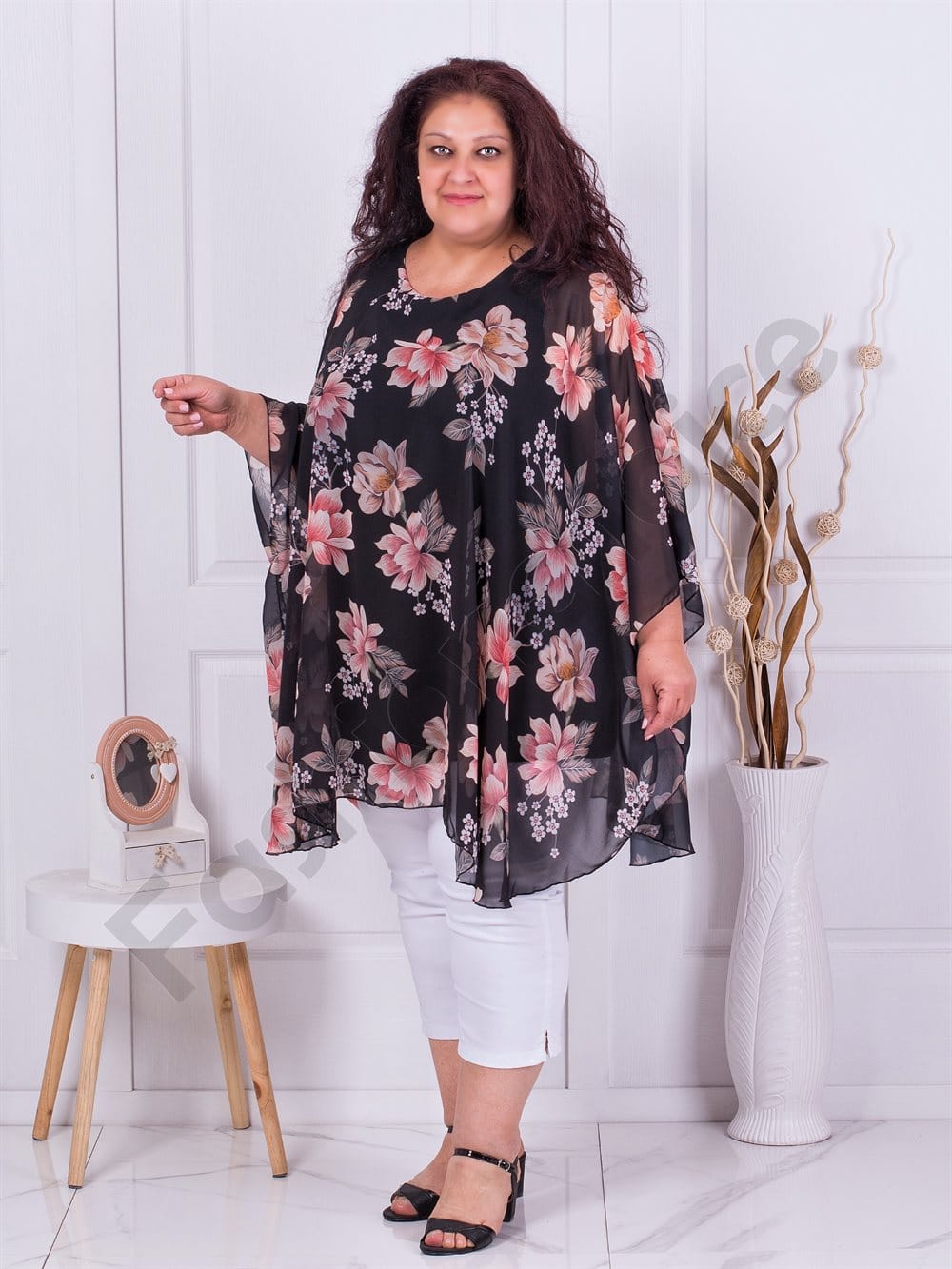 Plus size σιφόν πόντσο με φλοράλ ντεσέν-μαύρο-κωδ 5021-7