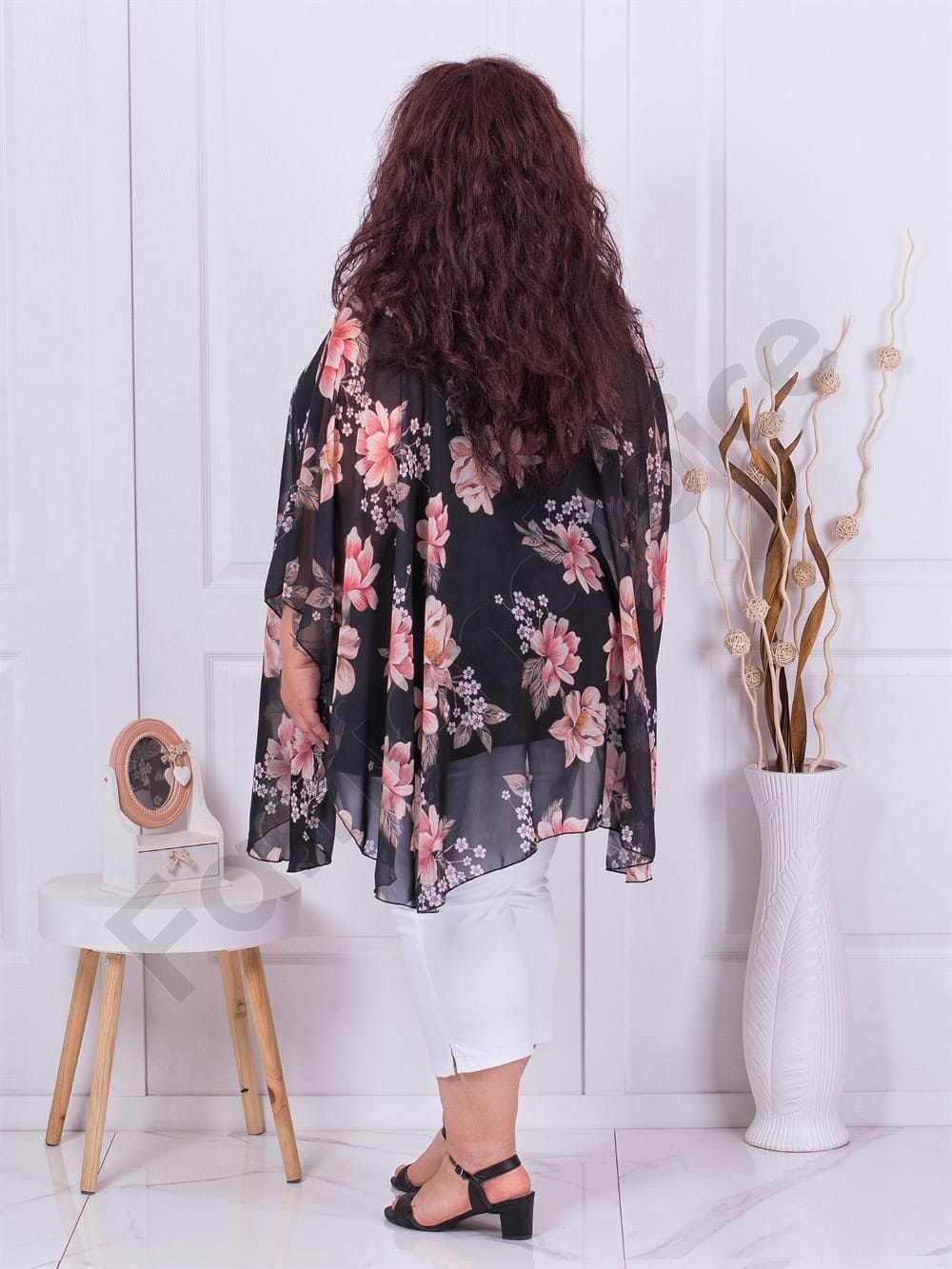 Plus size σιφόν πόντσο με φλοράλ ντεσέν-μαύρο-κωδ 5021-7