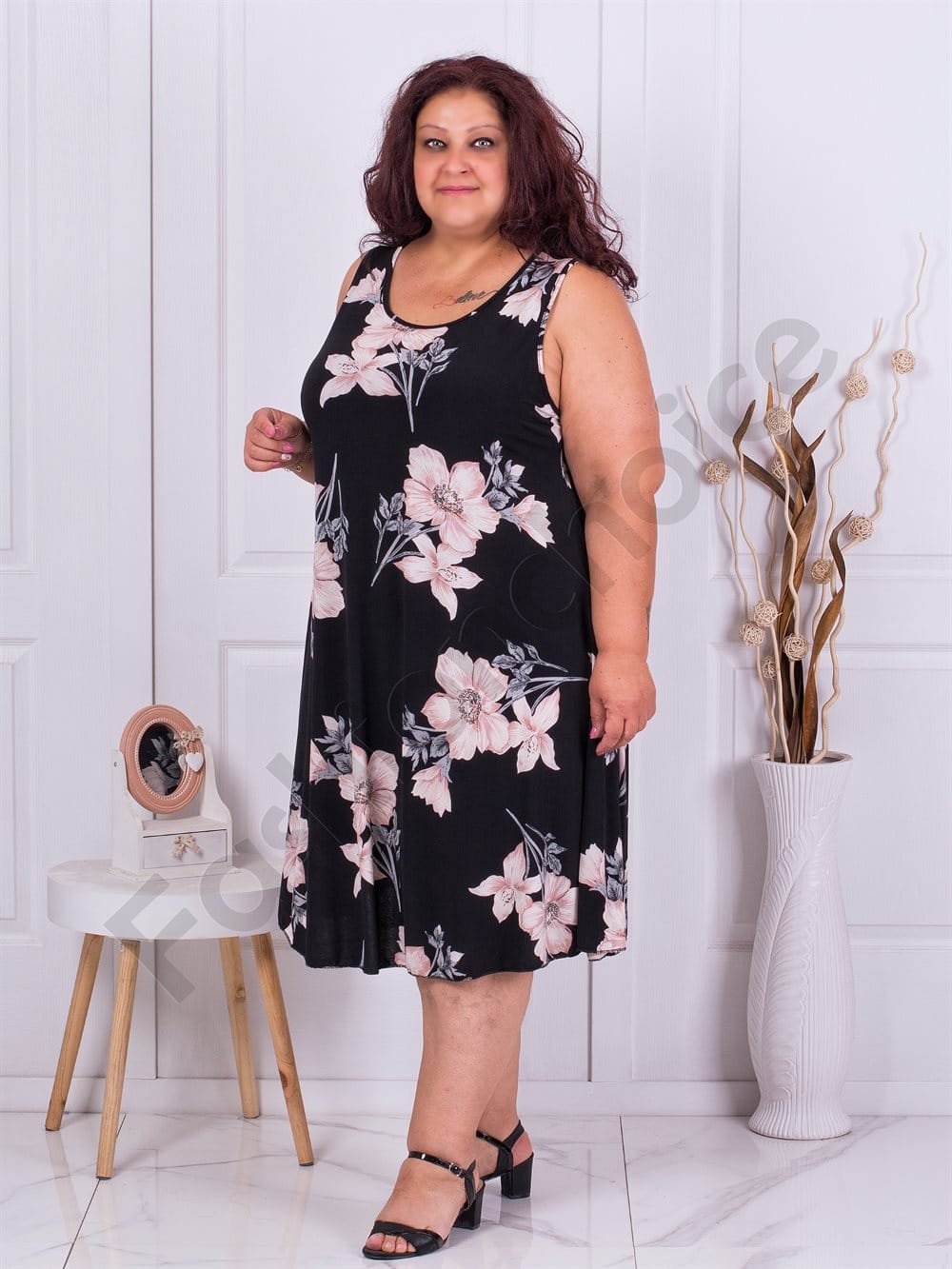 Plus size μαύρο φόρεμα με ανοιχτό ροζ λουλούδια-κωδ 6330-1