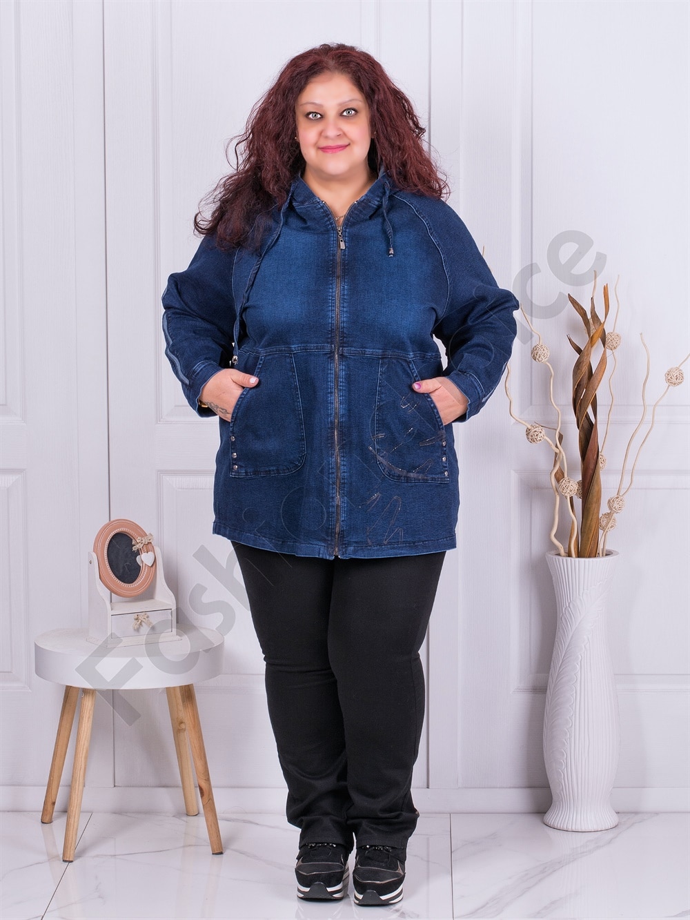 Plus size τζιν τζάκετ με κουκούλα και διακοσμητικά στρας-μπλε-κωδ 8184-1