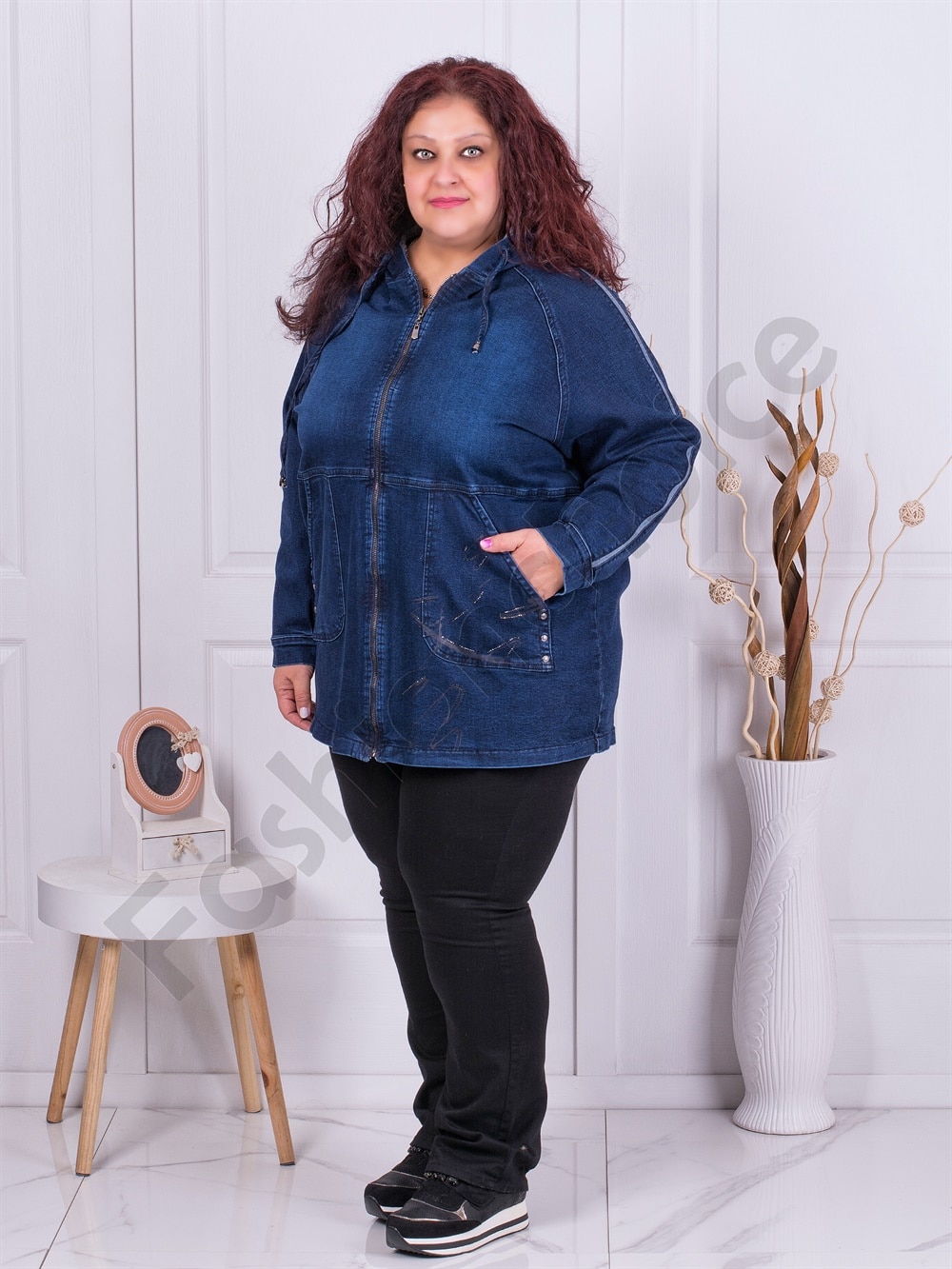 Plus size τζιν τζάκετ με κουκούλα και διακοσμητικά στρας-μπλε-κωδ 8184-1