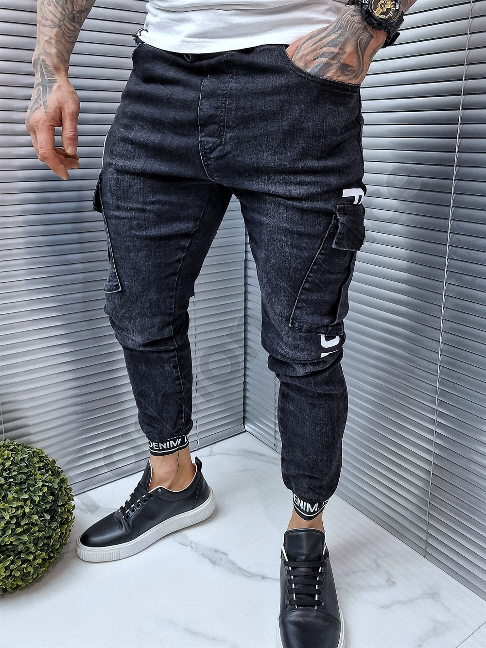 Ανδρικό Jogger τζιν με επιγραφή-μαύρο-κωδ 707 - Image 2