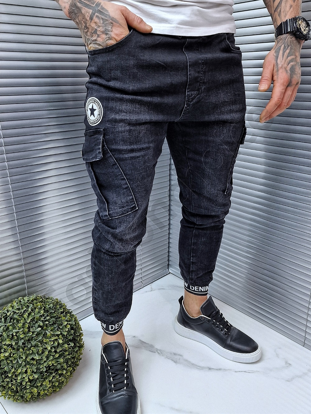 Ανδρικό Jogger τζιν με επιγραφή-μαύρο-κωδ 707 - Image 3