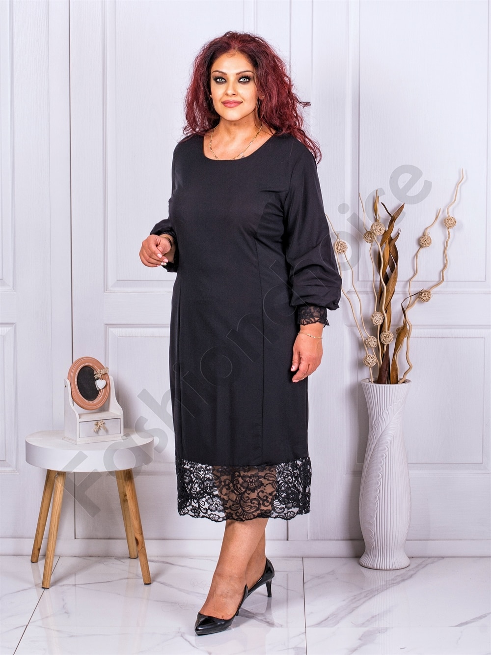 Plus size μαύρο φόρεμα με δαντέλα στο τελείωμα-κωδ 7468