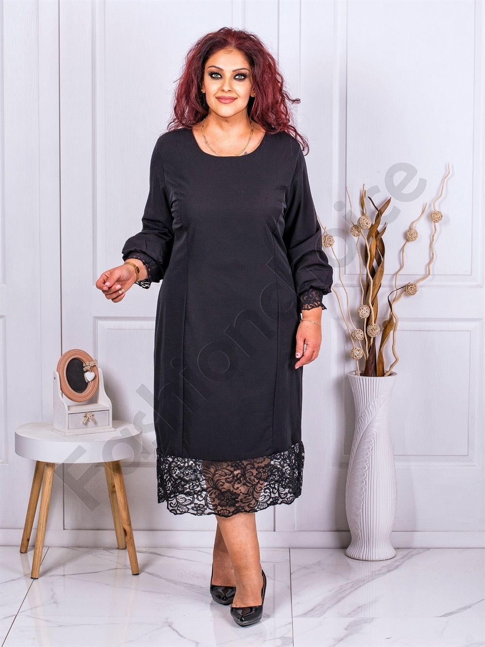 Plus size μαύρο φόρεμα με δαντέλα στο τελείωμα-κωδ 7468