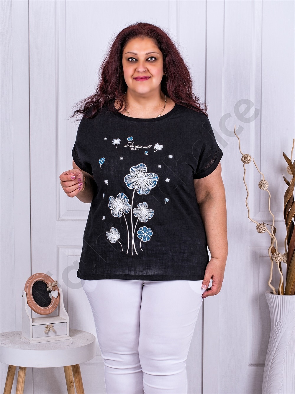 Plus size μπλούζα με απλικέ λουλούδια-μαύρο-κωδ 2657