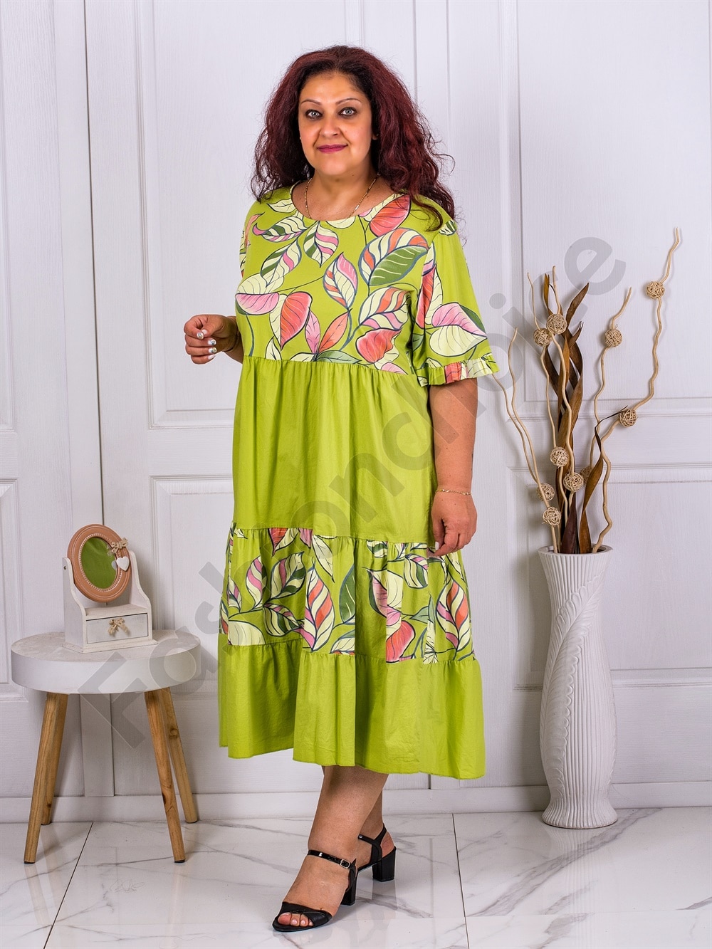 Plus size φόρεμα με βολάν σε μοτίβο φύλλα-λάιμ-κωδ 4503-1