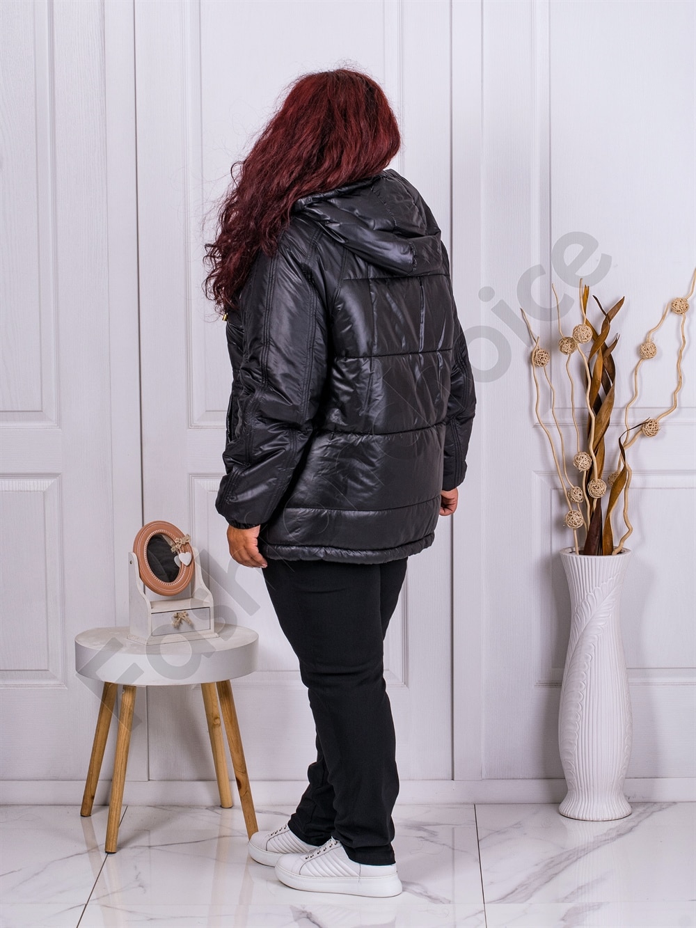 Plus size μπουφάν με χρυσά τρουκς-μαύρο-κωδ 62110