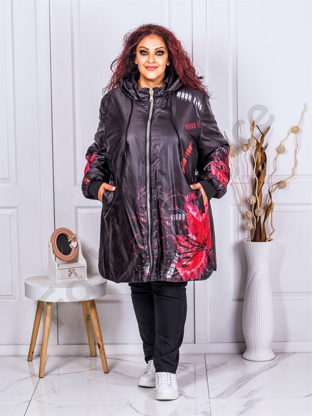 Plus size μίντι μπουφάν με κόκκινα λουλούδια-κωδ 62002