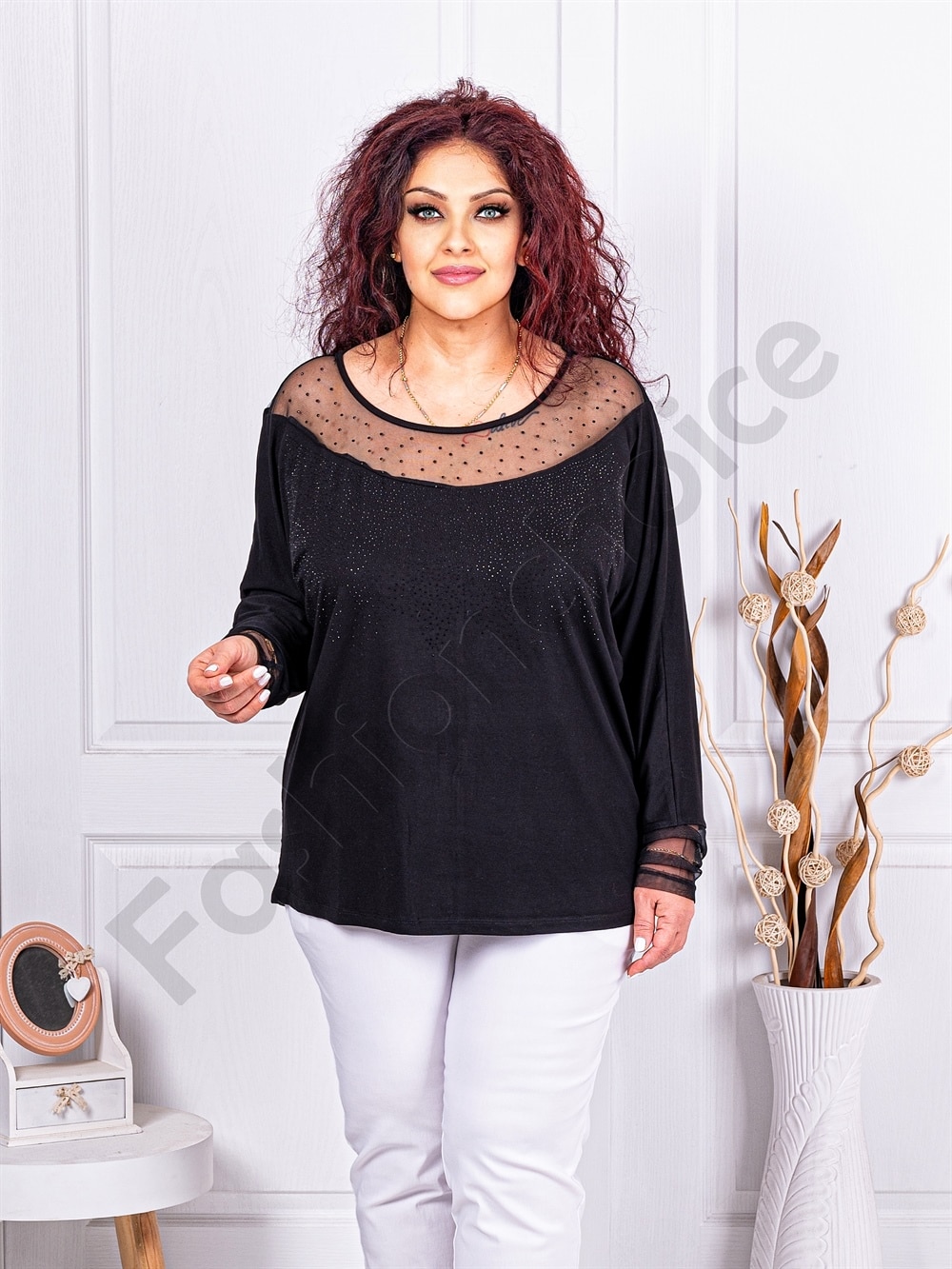 Plus size μπλούζα με τούλι ντεκολτέ και στρας-κωδ 473