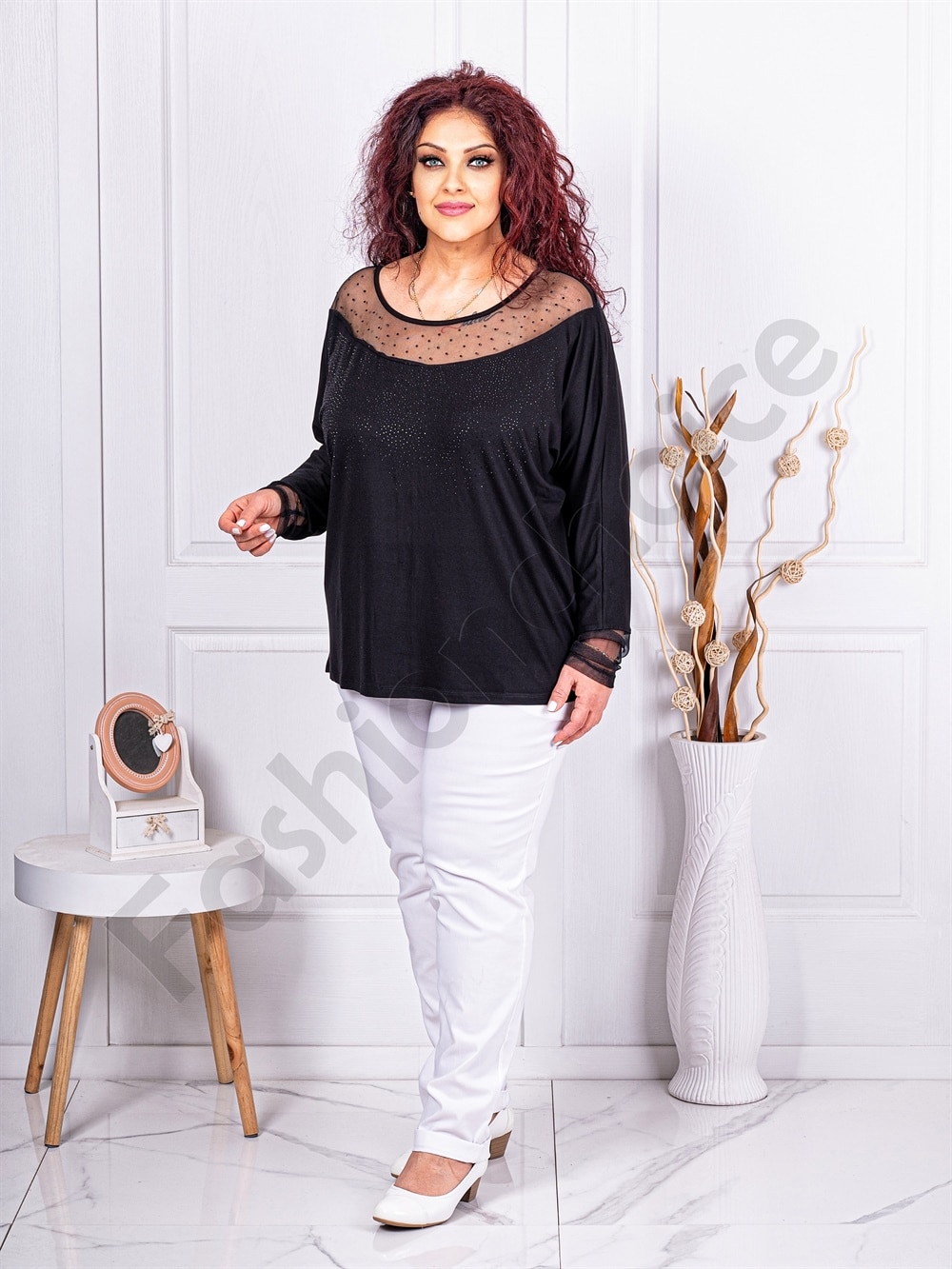 Plus size μπλούζα με τούλι ντεκολτέ και στρας-κωδ 473