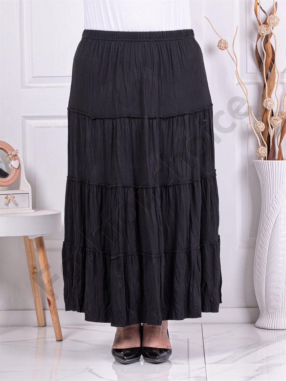 Plus size φούστα με τσαλακωμένη όψη και βολάν-μαύρο-κωδ 24429