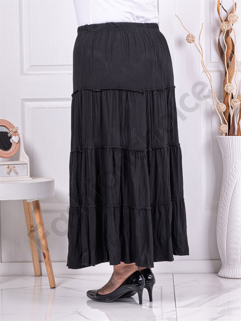 Plus size φούστα με τσαλακωμένη όψη και βολάν-μαύρο-κωδ 24429