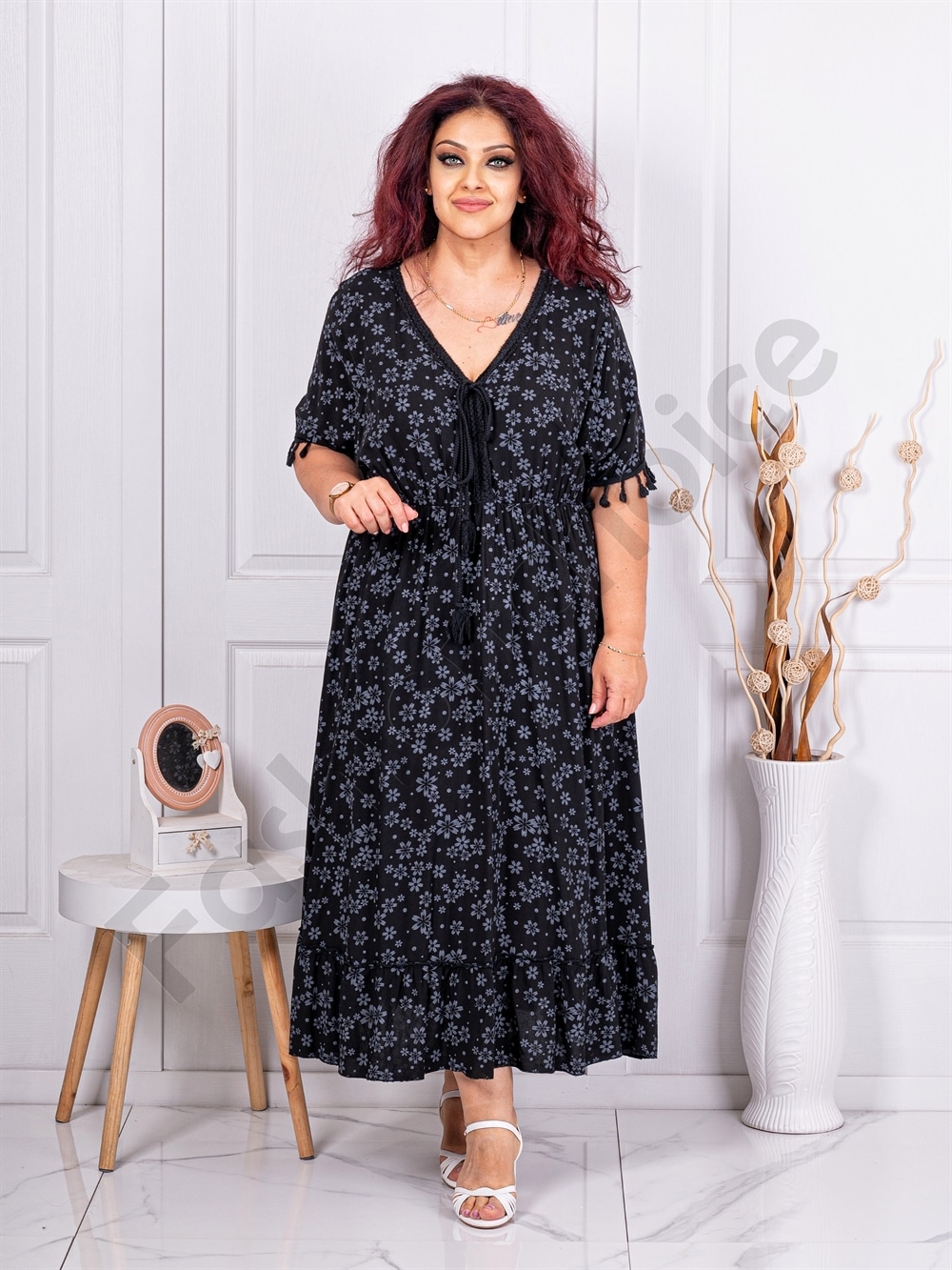 Plus size φόρεμα με σχέδιο μικρά λουλούδια-μαύρο-κωδ 21364