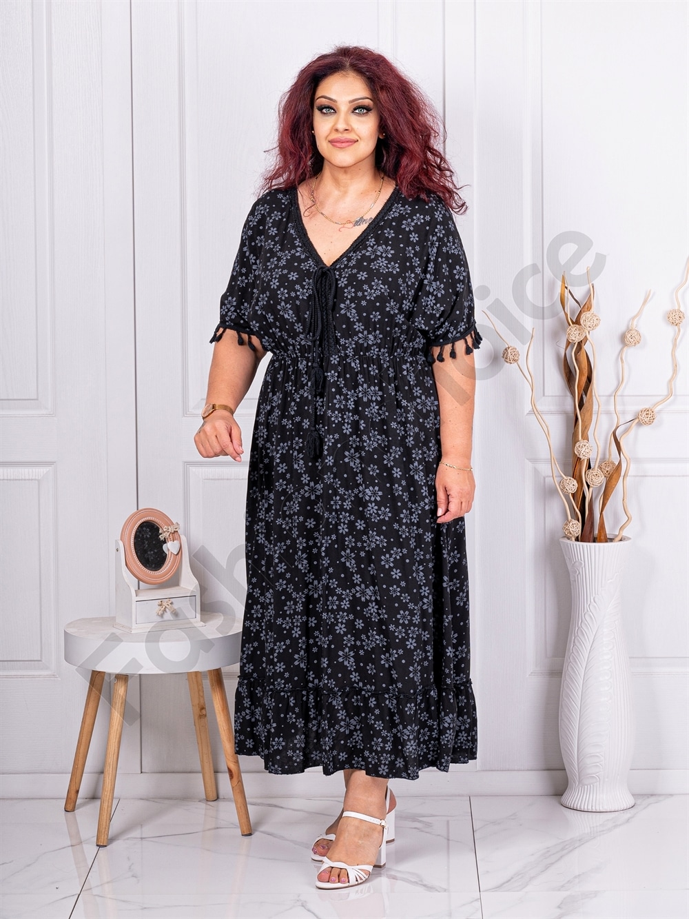 Plus size φόρεμα με σχέδιο μικρά λουλούδια-μαύρο-κωδ 21364