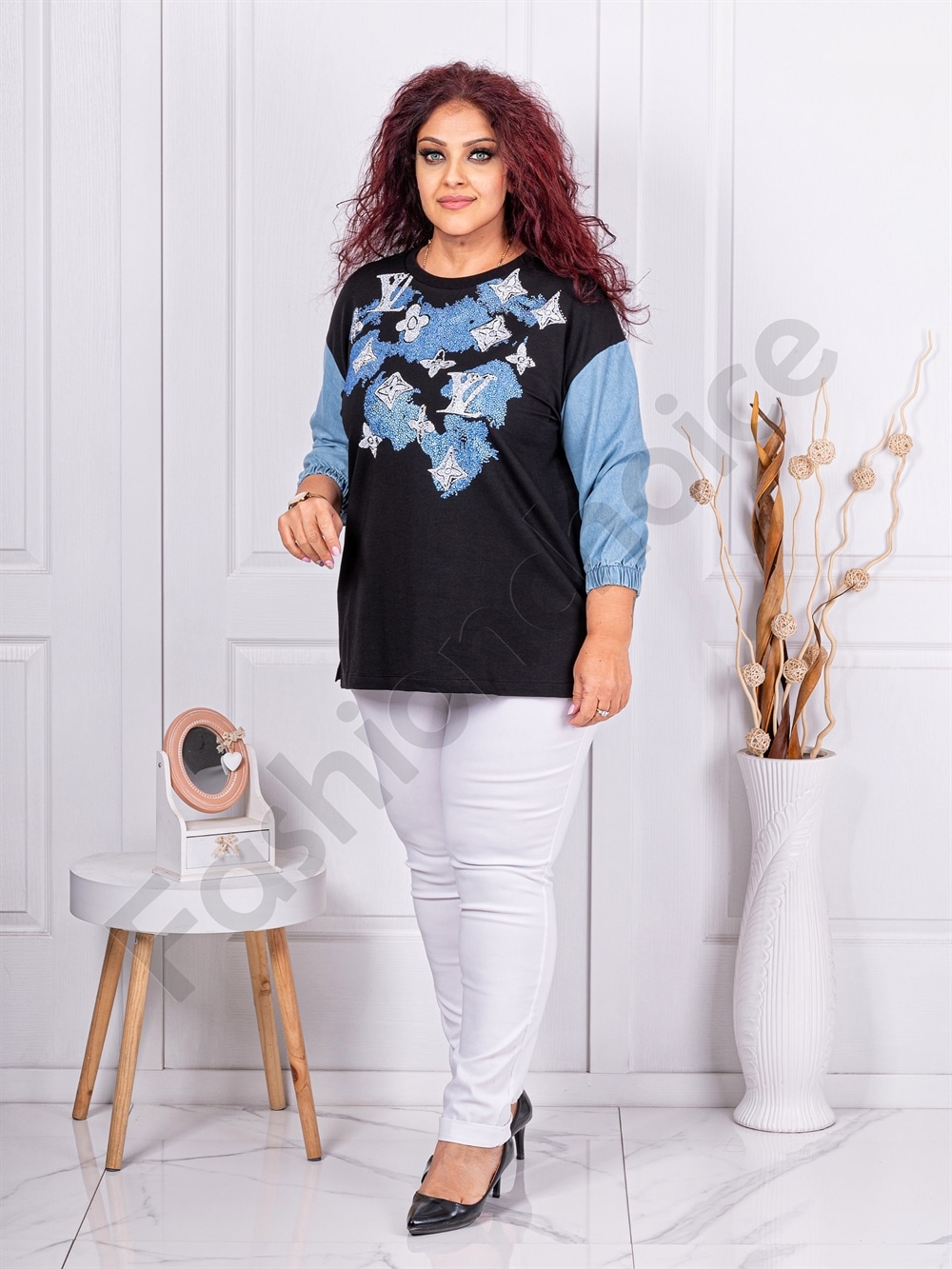 Plus size μπλούζα με απλικέ στρας και τζιν μανίκια-μπλε-κωδ 304-1