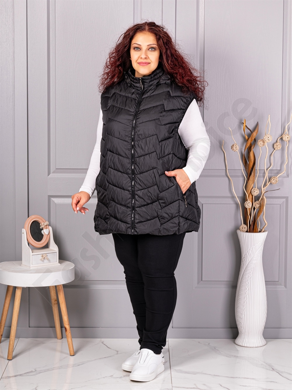 Plus size αμάνικο μπουφάν με κουκούλα /9XL-13XL/-μαύρο-κωδ 812