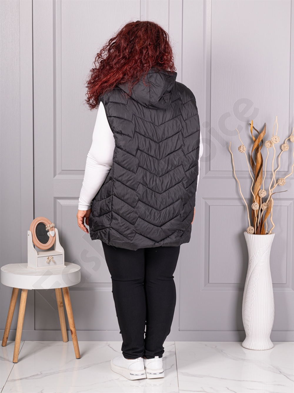 Plus size αμάνικο μπουφάν με κουκούλα /9XL-13XL/-μαύρο-κωδ 812