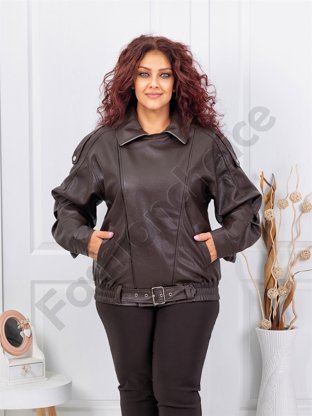 Plus size δερμάτινο μπουφάν με ζώνη-καφέ-κωδ B613-1