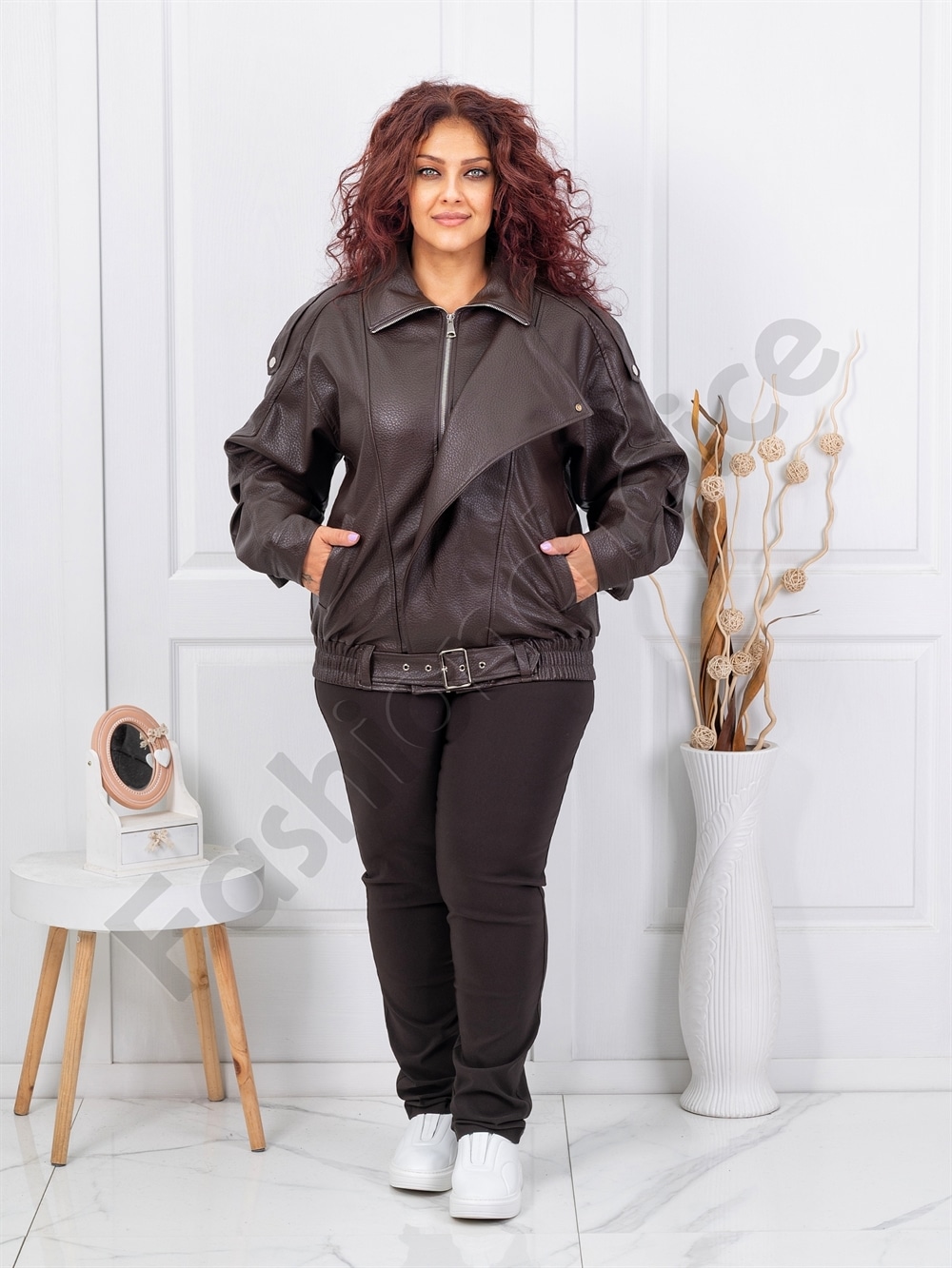 Plus size δερμάτινο μπουφάν με ζώνη-καφέ-κωδ B613-1