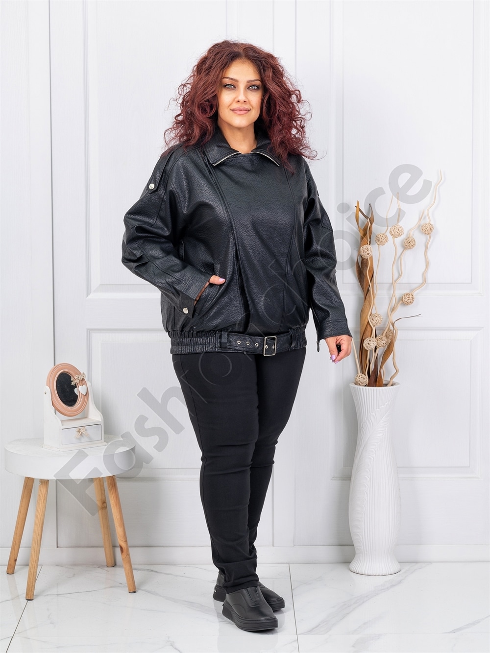 Plus size δερμάτινο μπουφάν με ζώνη-μαύρο-κωδ B613