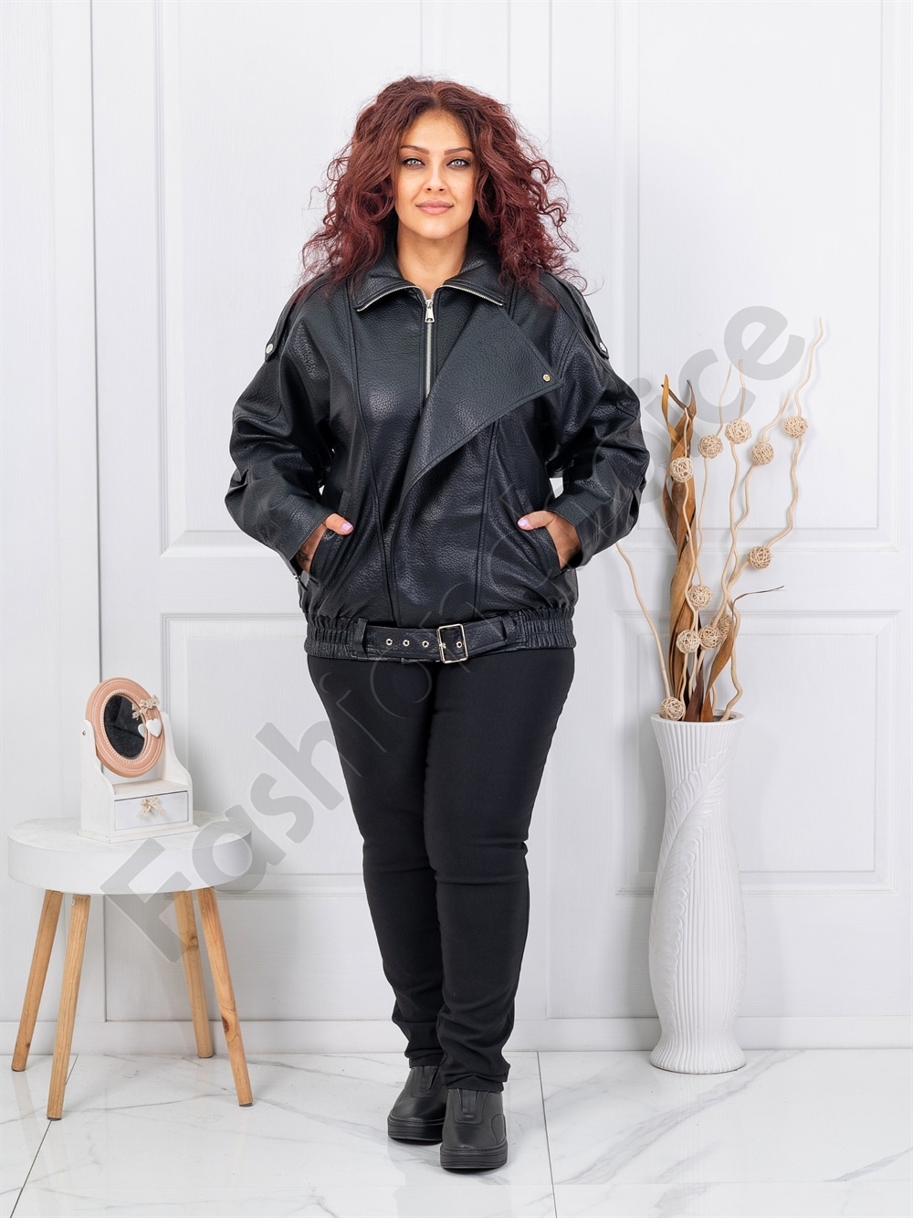 Plus size δερμάτινο μπουφάν με ζώνη-μαύρο-κωδ B613