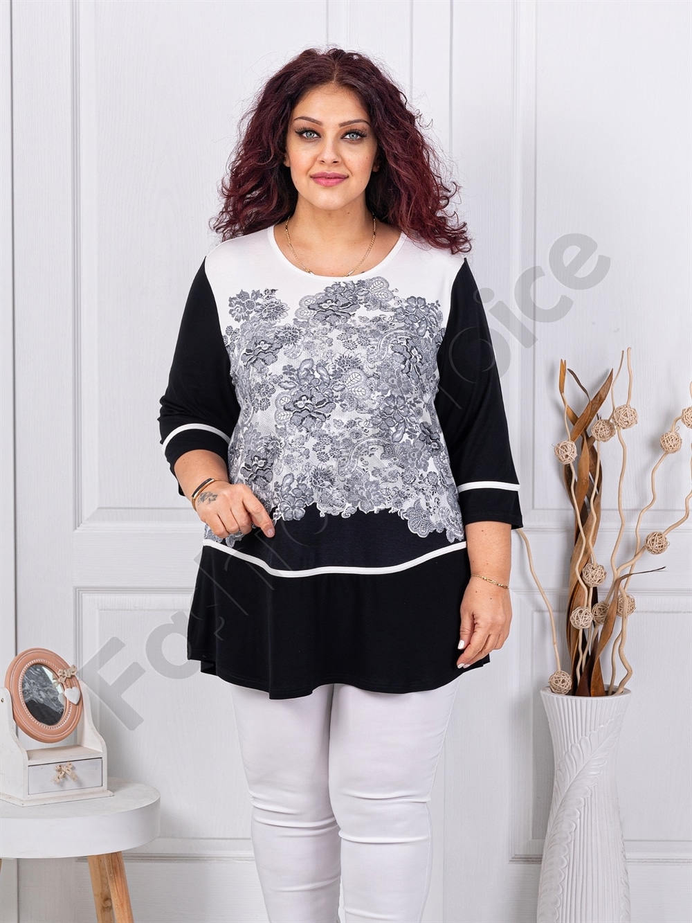 Plus size μπλούζα με ντεσέν απομίμηση δαντέλα-κωδ 24028