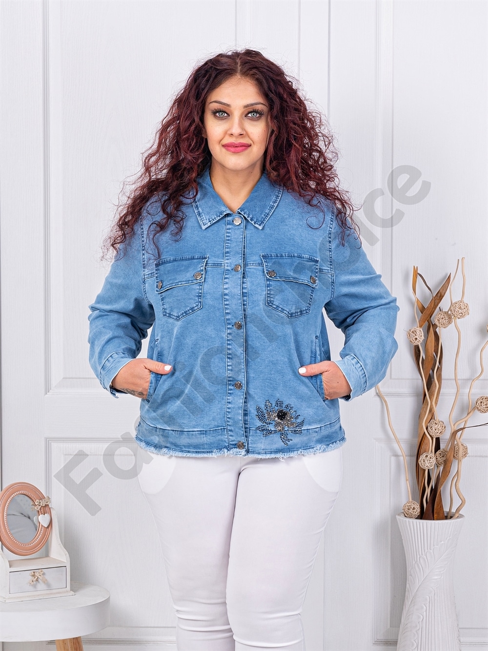 Plus size τζιν μπουφάν με απλικέ στρας-μπλε-κωδ 8049