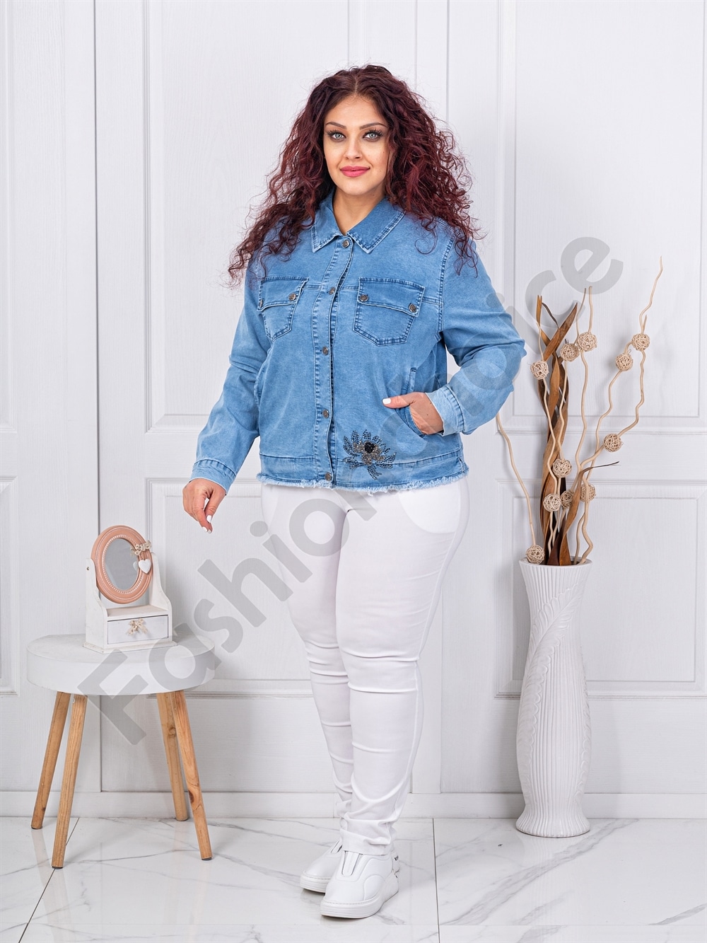 Plus size τζιν μπουφάν με απλικέ στρας-μπλε-κωδ 8049