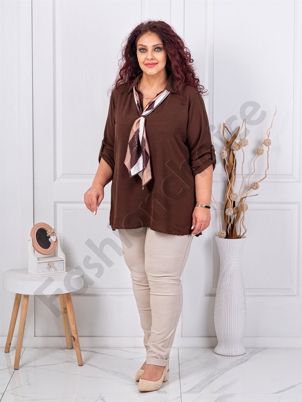 Plus size μπλούζα με μεταξωτό φουλάρι-καφέ-κωδ 24481-2
