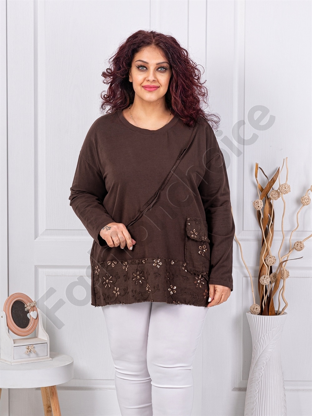 Plus size μπλούζα με κέντημα στο τελείωμα-καφέ-κωδ 11510-4