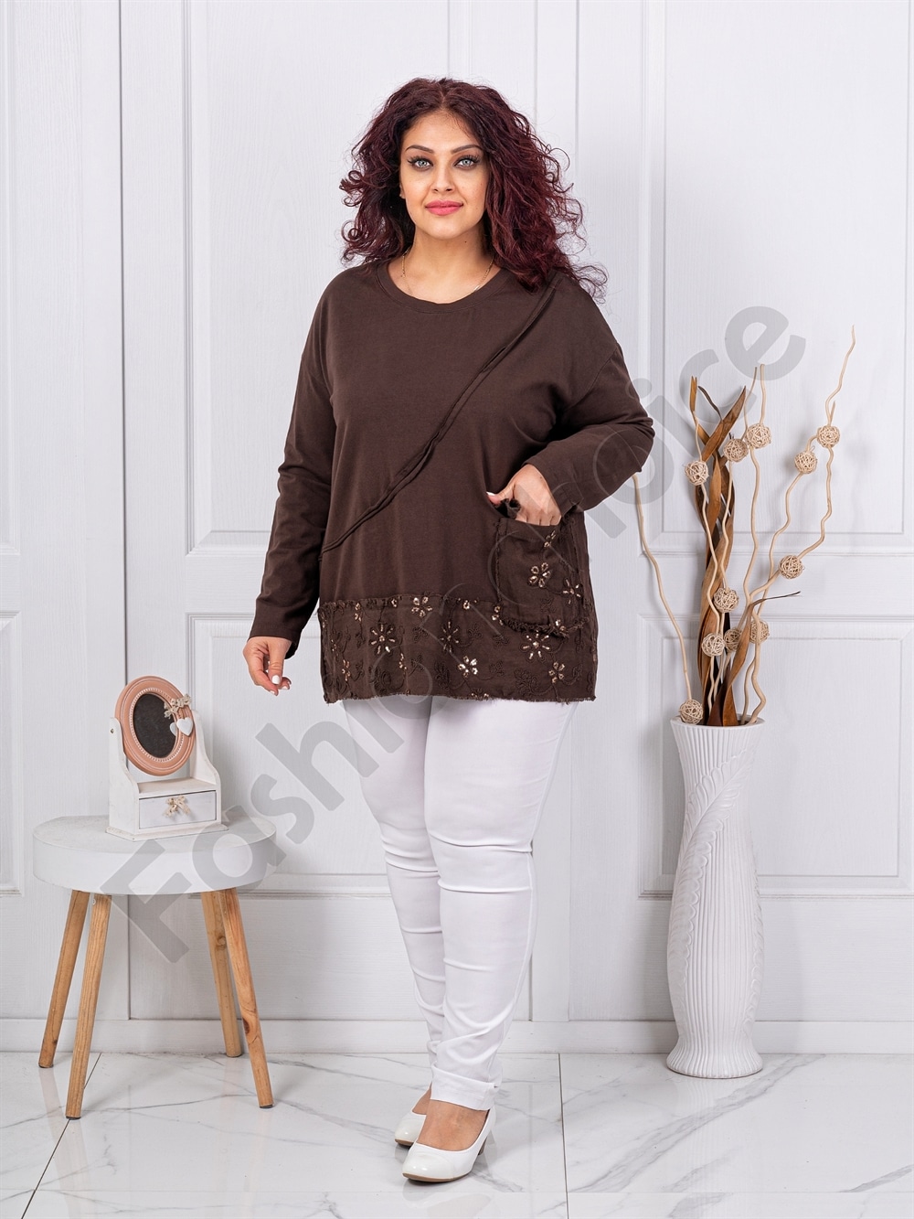 Plus size μπλούζα με κέντημα στο τελείωμα-καφέ-κωδ 11510-4