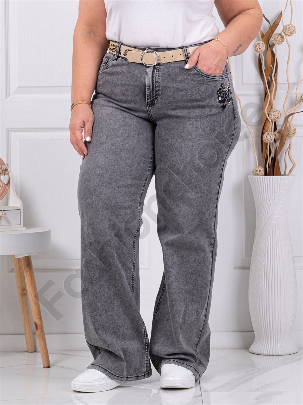 Plus size τζιν παντελόνι με κέντημα και στρας-γκρι-κωδ 7613-1