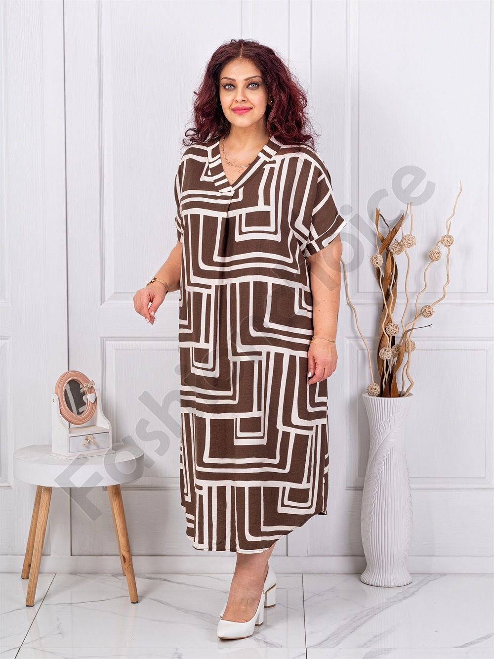 Plus size φόρεμα με γεωμετρικά σχήματα-καφέ-κωδ 8752