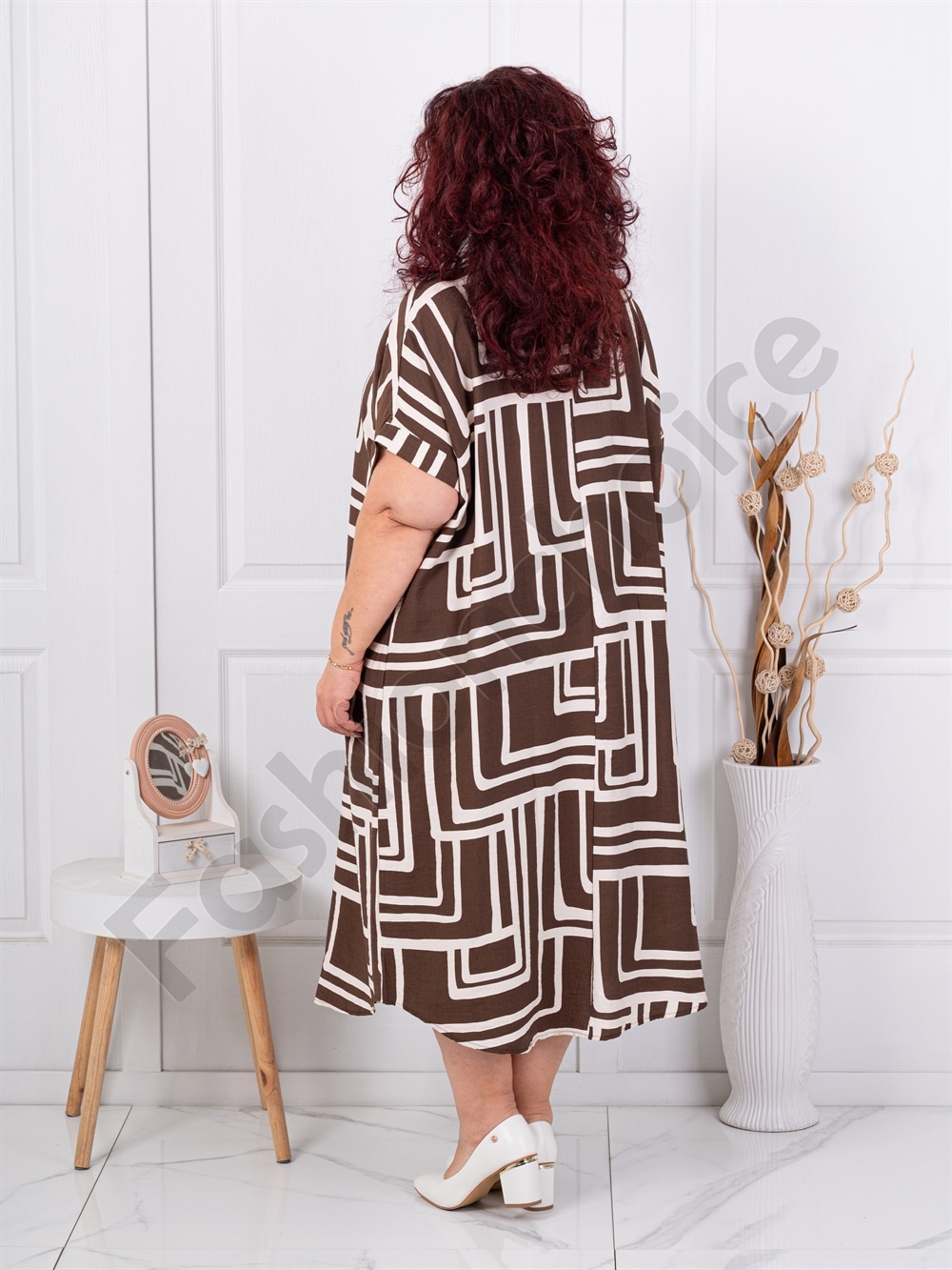 Plus size φόρεμα με γεωμετρικά σχήματα-καφέ-κωδ 8752