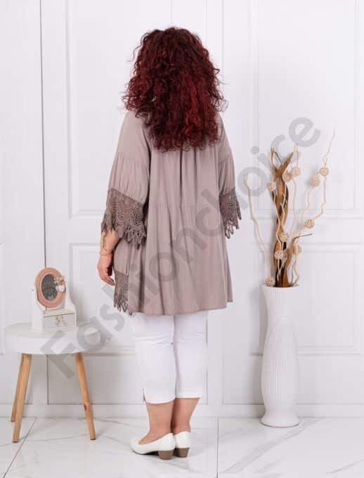 Plus size μπλούζα με δαντέλα στο τελείωμα-μόκα-κωδ 8385-1
