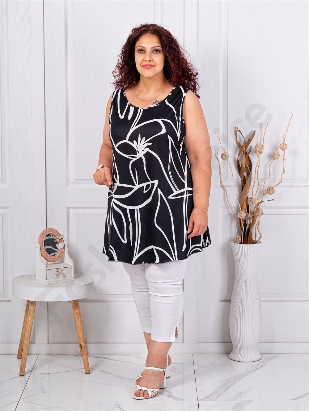 Plus size αμάνικη μπλούζα φλοράλ σχέδιο-μαύρο-κωδ 21431-6