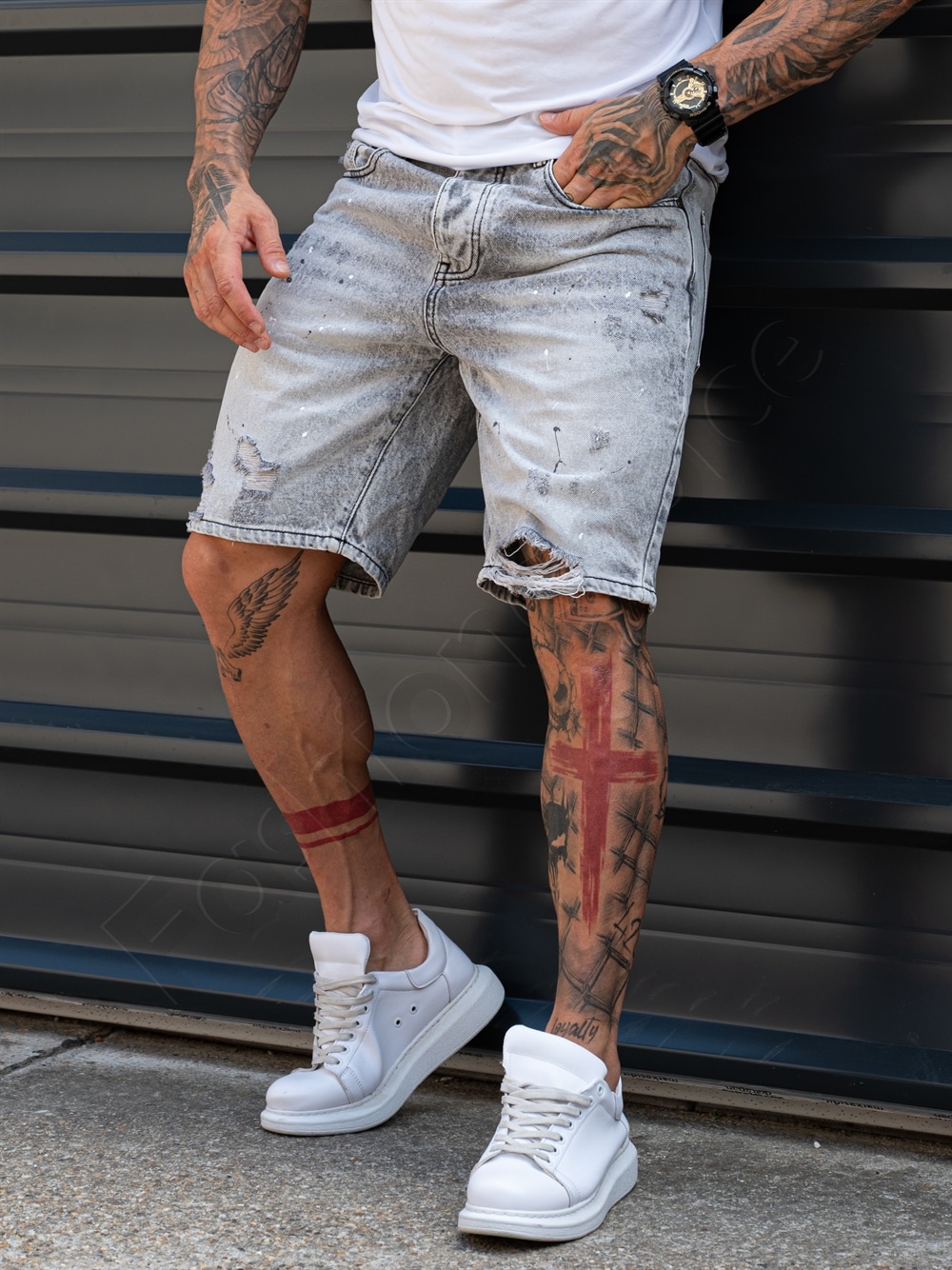 Ανδρική τζιν βερμούδα BOYFRIEND FIT με σκισίματα και πιτσιλιές-γκρι-κωδ 8492 - Image 2