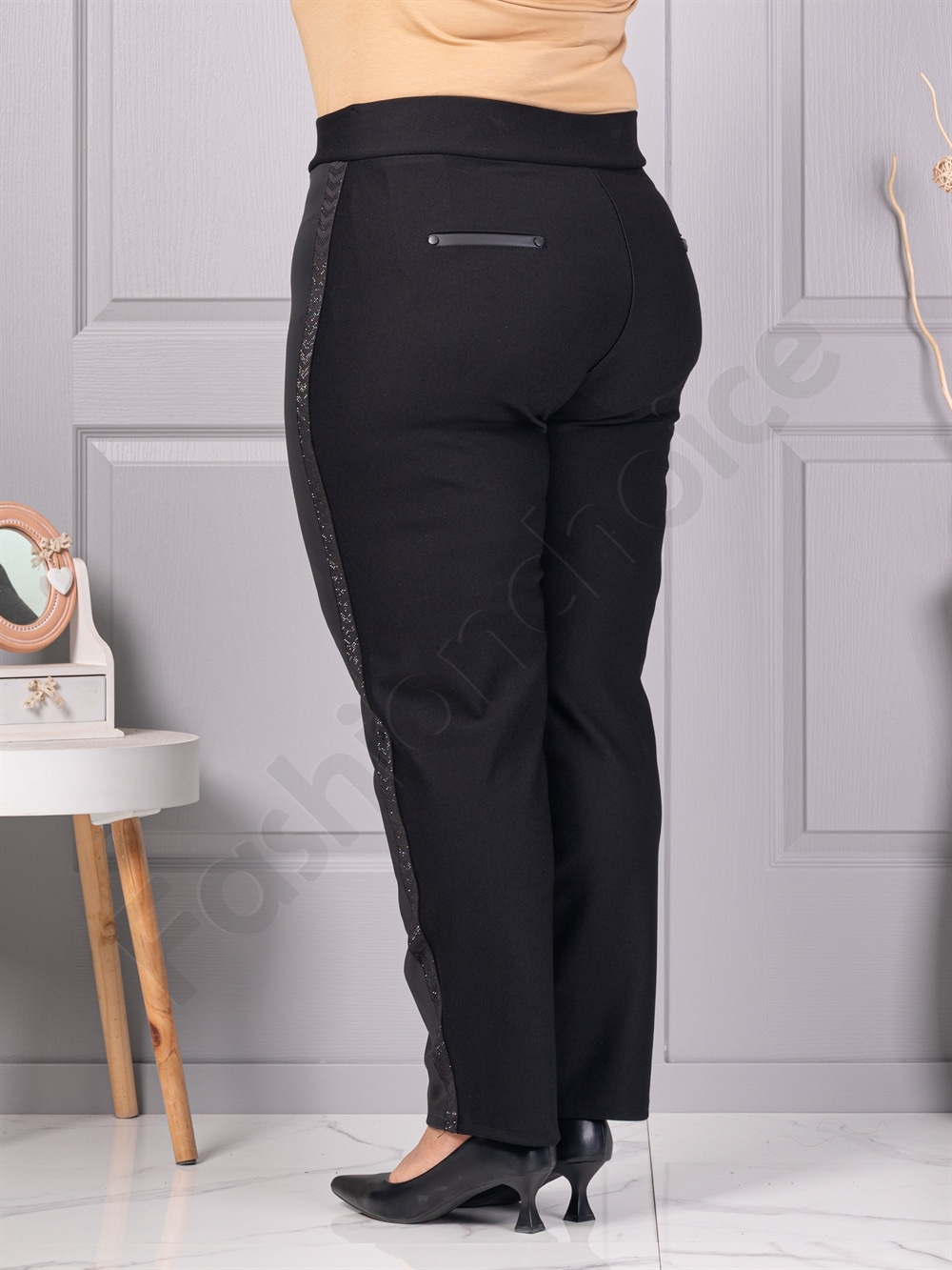 Plus size παντελόνι με δερμάτινη όψη και ρίγα στρας-κωδ 2494-2