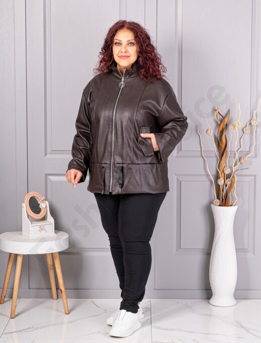 Plus size μπουφάν σε όψη δερματίνης με ψηλό γιακά-καφέ-κωδ 53282-4