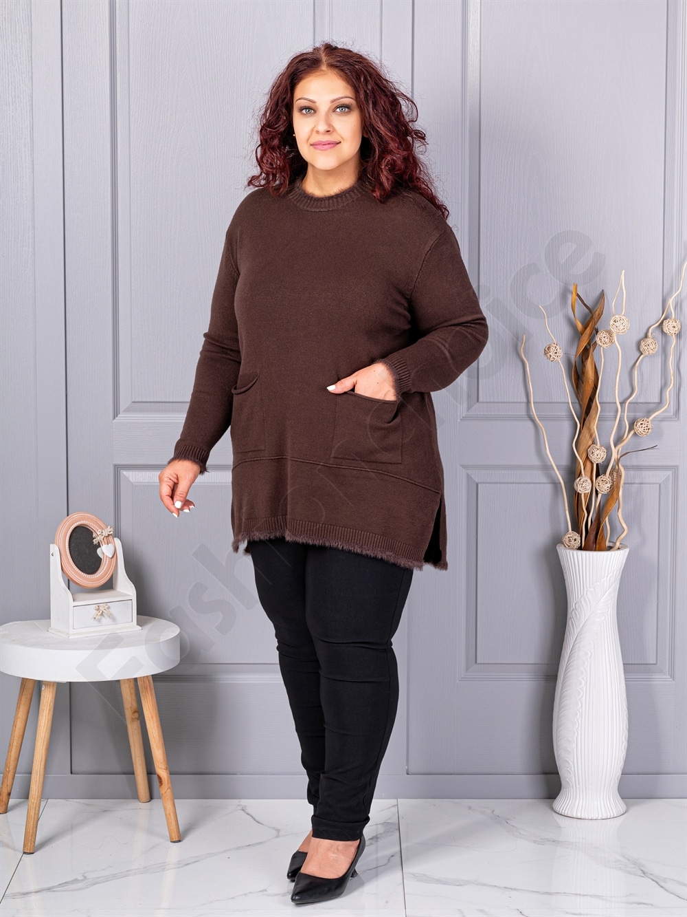 Plus size πλεκτή μπλούζα με χνουδωτή λεπτομέρεια-καφέ-κωδ 86831-1