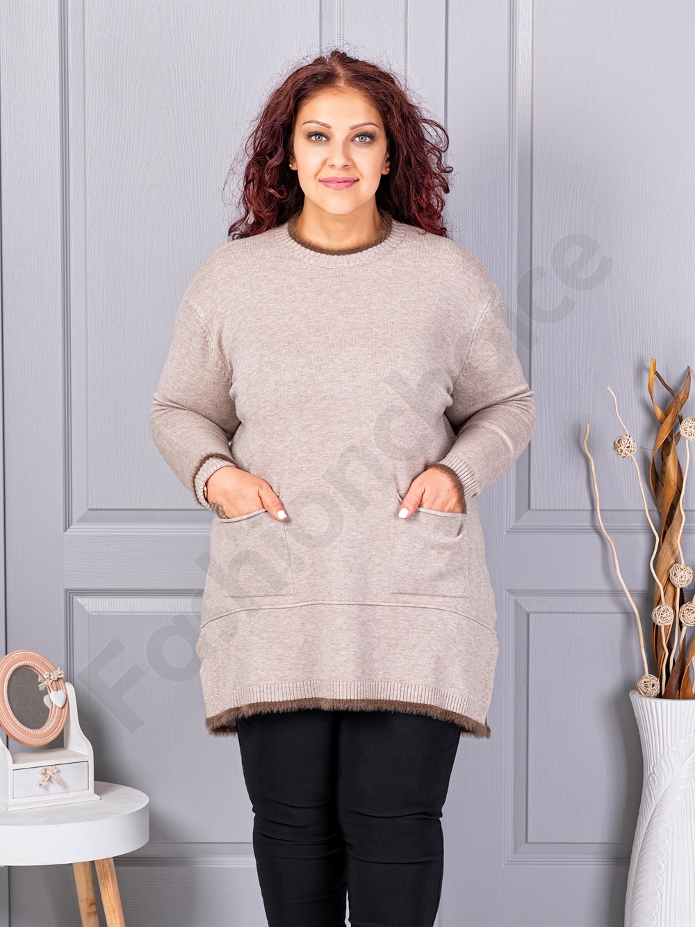 Plus size πλεκτή μπλούζα με χνουδωτή λεπτομέρεια-μόκα-κωδ 86831-2