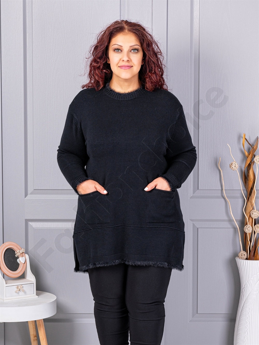 Plus size πλεκτή μπλούζα με χνουδωτή λεπτομέρεια-μαύρο-κωδ 86831