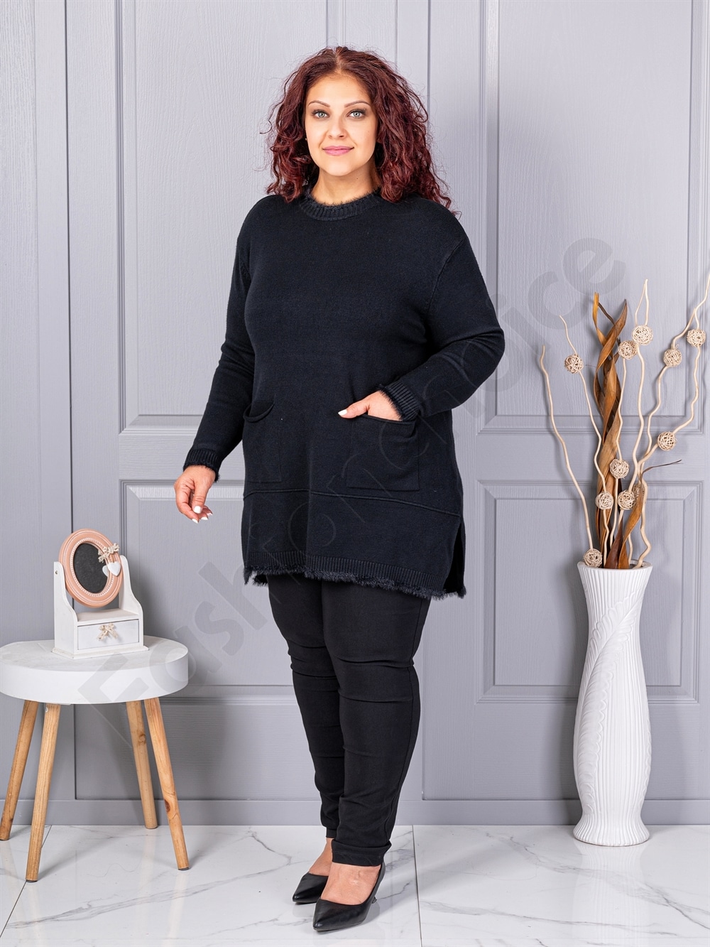Plus size πλεκτή μπλούζα με χνουδωτή λεπτομέρεια-μαύρο-κωδ 86831