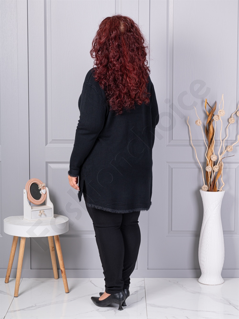 Plus size πλεκτή μπλούζα με χνουδωτή λεπτομέρεια-μαύρο-κωδ 86831