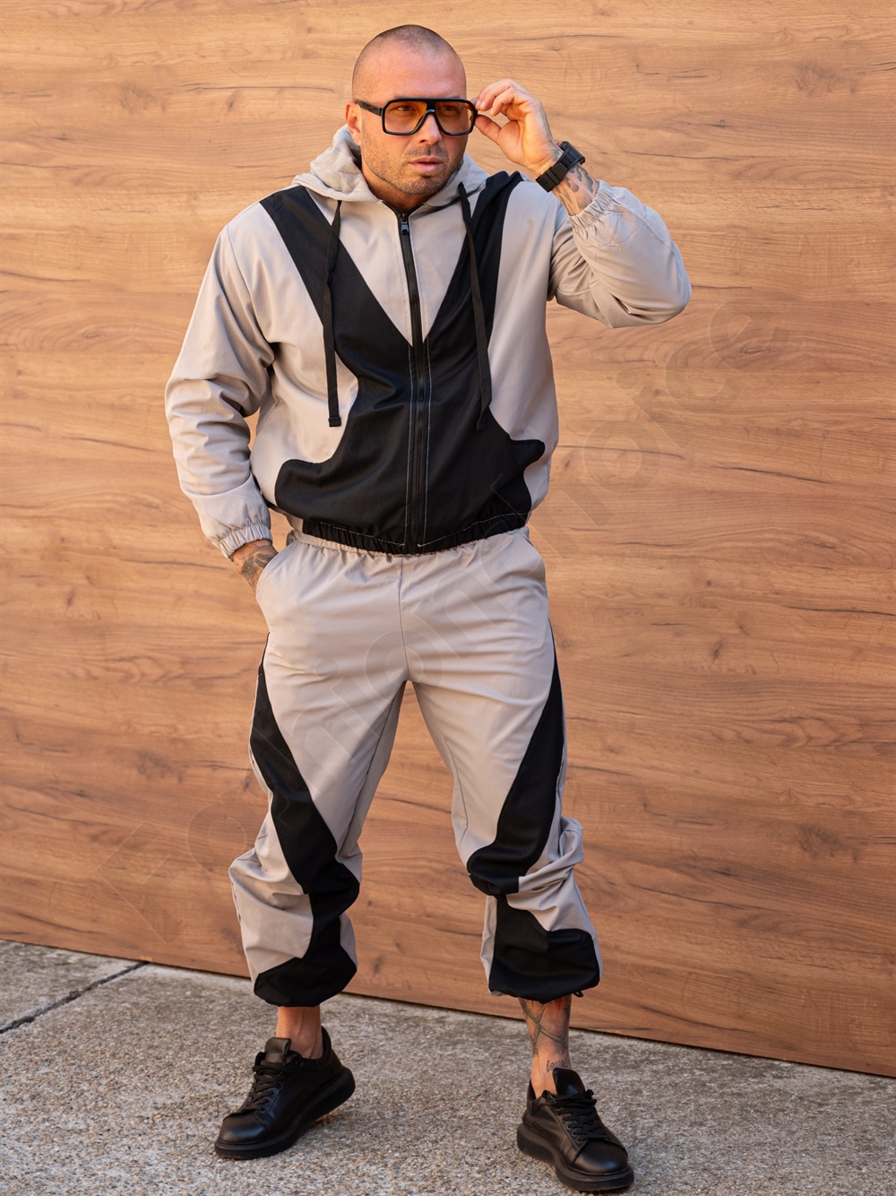 Ανδρικό χειμερινό σετ με αντιθετικές λεπτομέρειες-γκρι-κωδ 9156-1