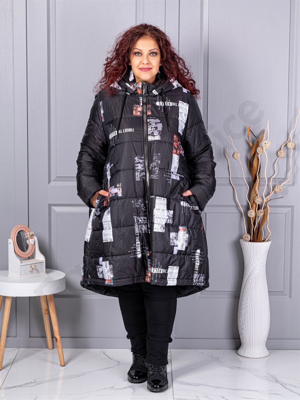 Plus size μακρύ χειμερινό μπουφάν με σχέδιο-μαύρο-71303