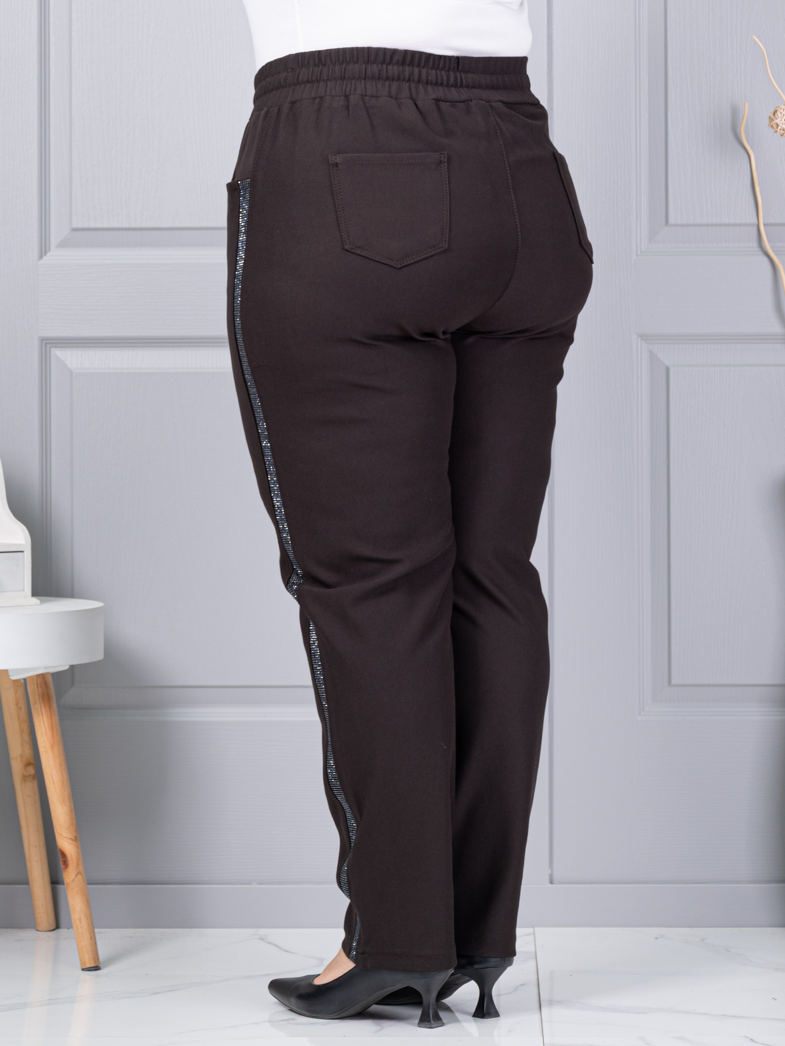 Plus size παντελόνι με πλαϊνή ρίγα με στρας-καφέ-κωδ 2497-5
